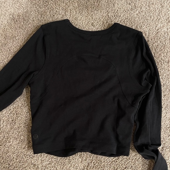 Long sleeve lululemon cropped shirt. - Picture 3 of 3
